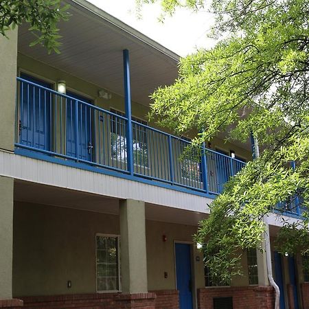 Magnolia Bay Hotel & Suites ジョーンズバラ エクステリア 写真