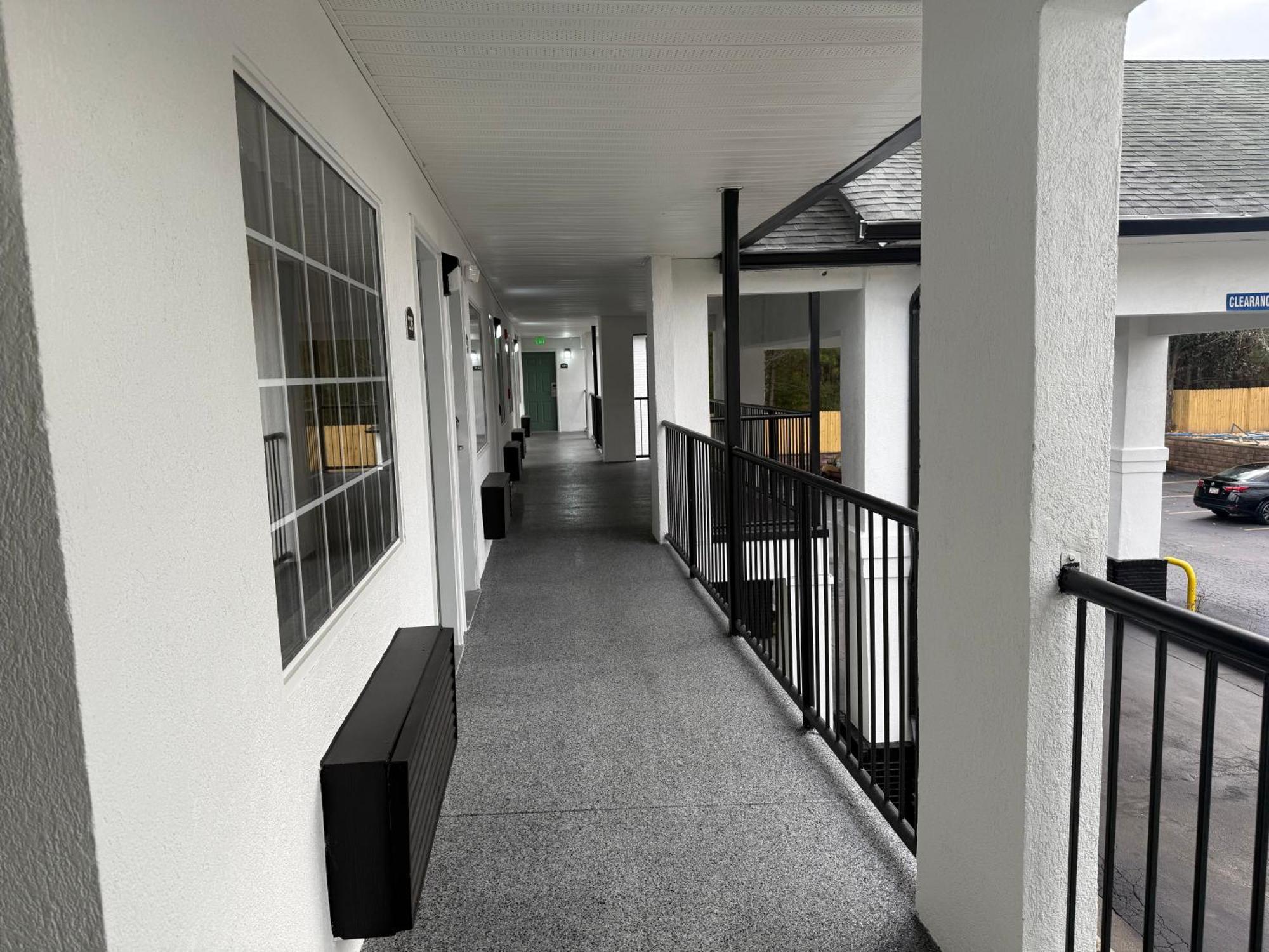 Magnolia Bay Hotel & Suites ジョーンズバラ エクステリア 写真