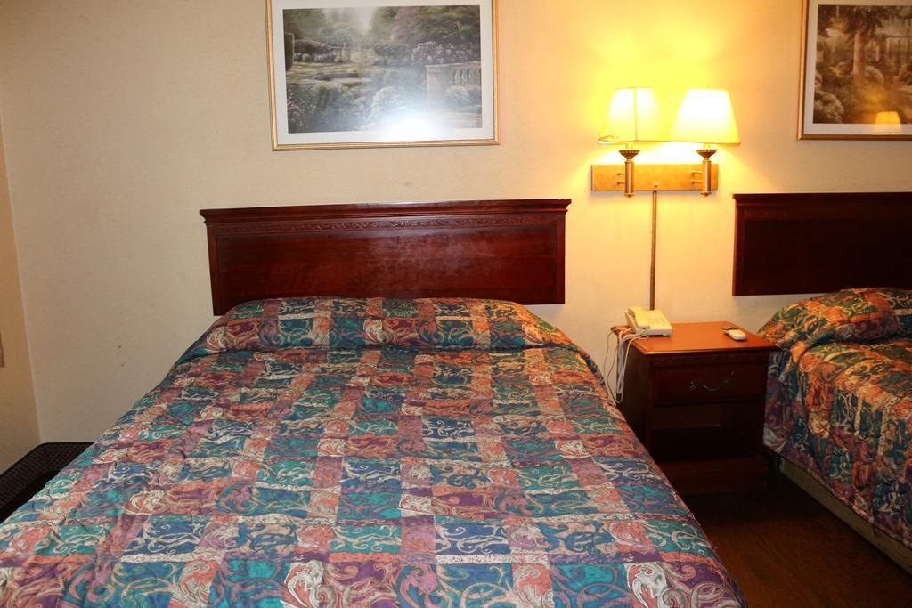 Magnolia Bay Hotel & Suites ジョーンズバラ エクステリア 写真