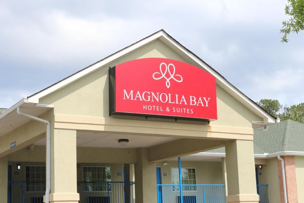 Magnolia Bay Hotel & Suites ジョーンズバラ エクステリア 写真