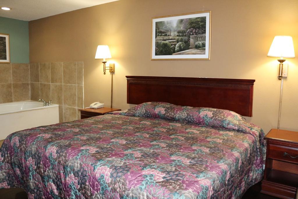 Magnolia Bay Hotel & Suites ジョーンズバラ エクステリア 写真