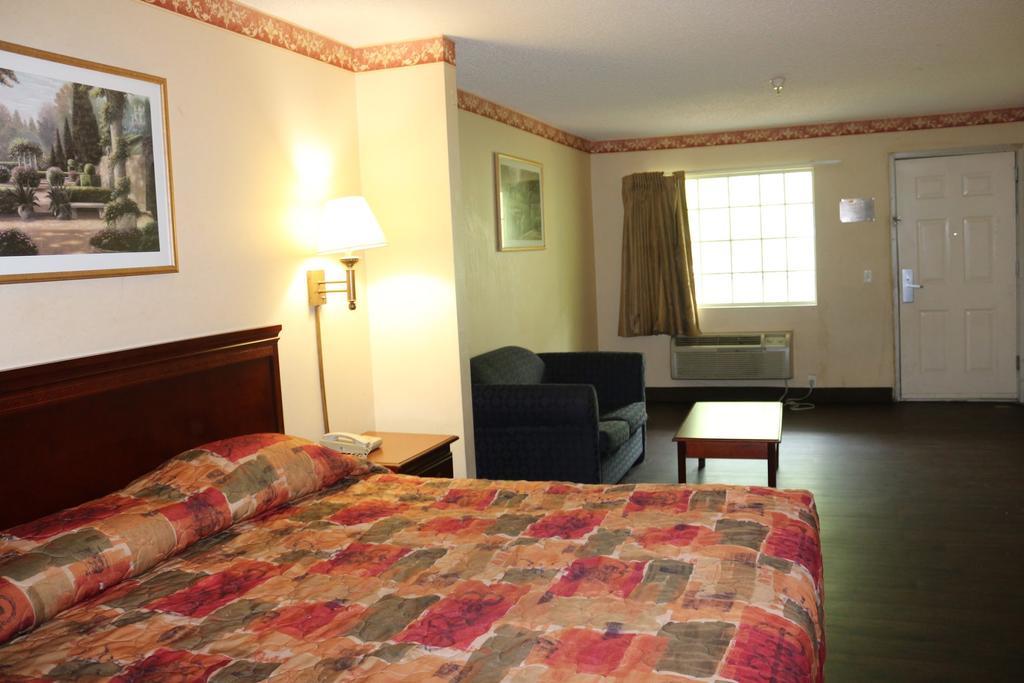 Magnolia Bay Hotel & Suites ジョーンズバラ エクステリア 写真