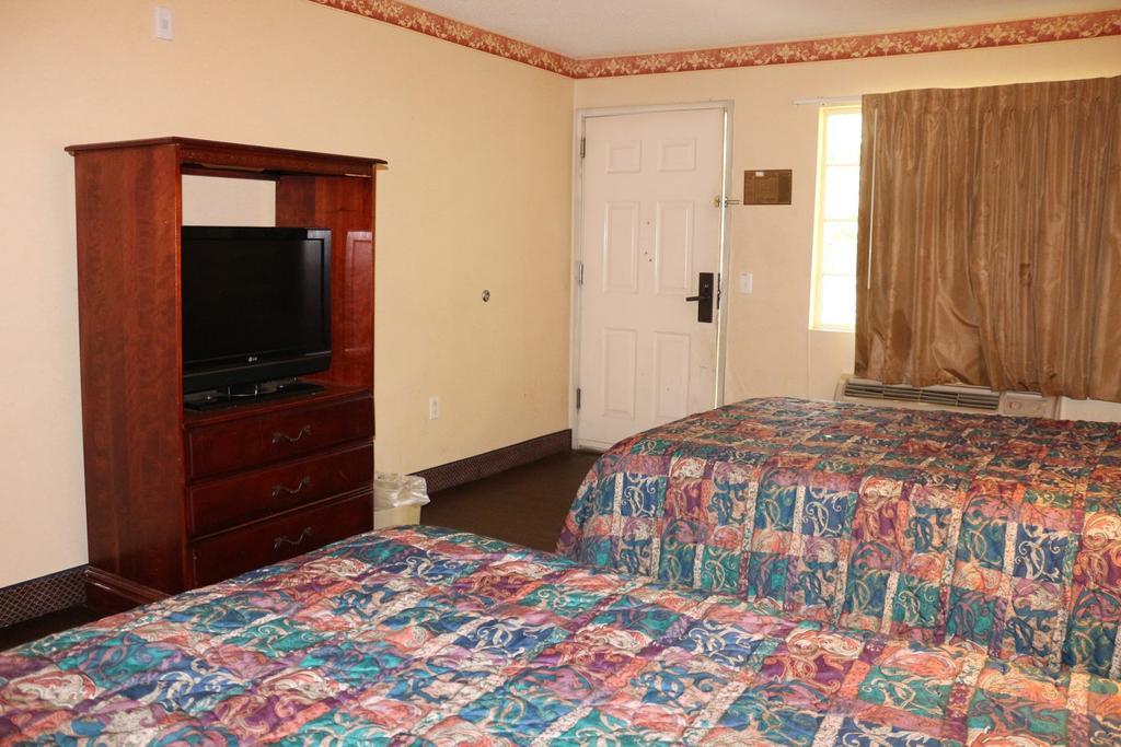 Magnolia Bay Hotel & Suites ジョーンズバラ エクステリア 写真