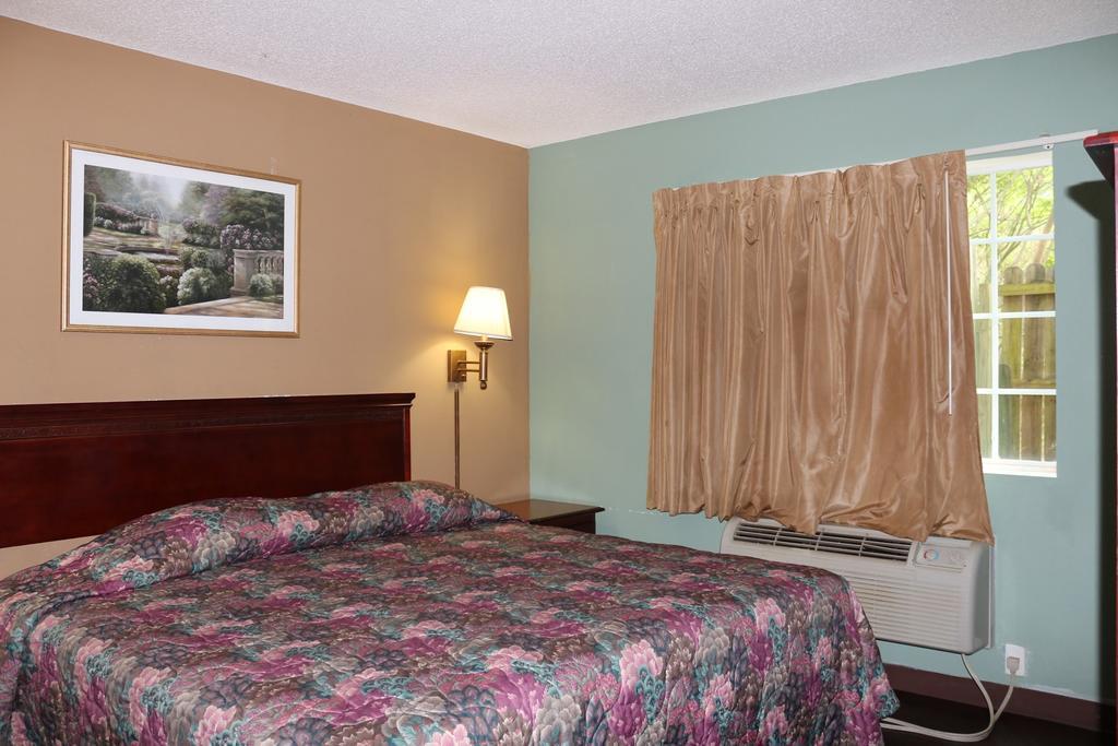 Magnolia Bay Hotel & Suites ジョーンズバラ エクステリア 写真