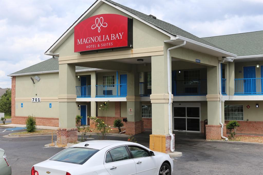 Magnolia Bay Hotel & Suites ジョーンズバラ エクステリア 写真