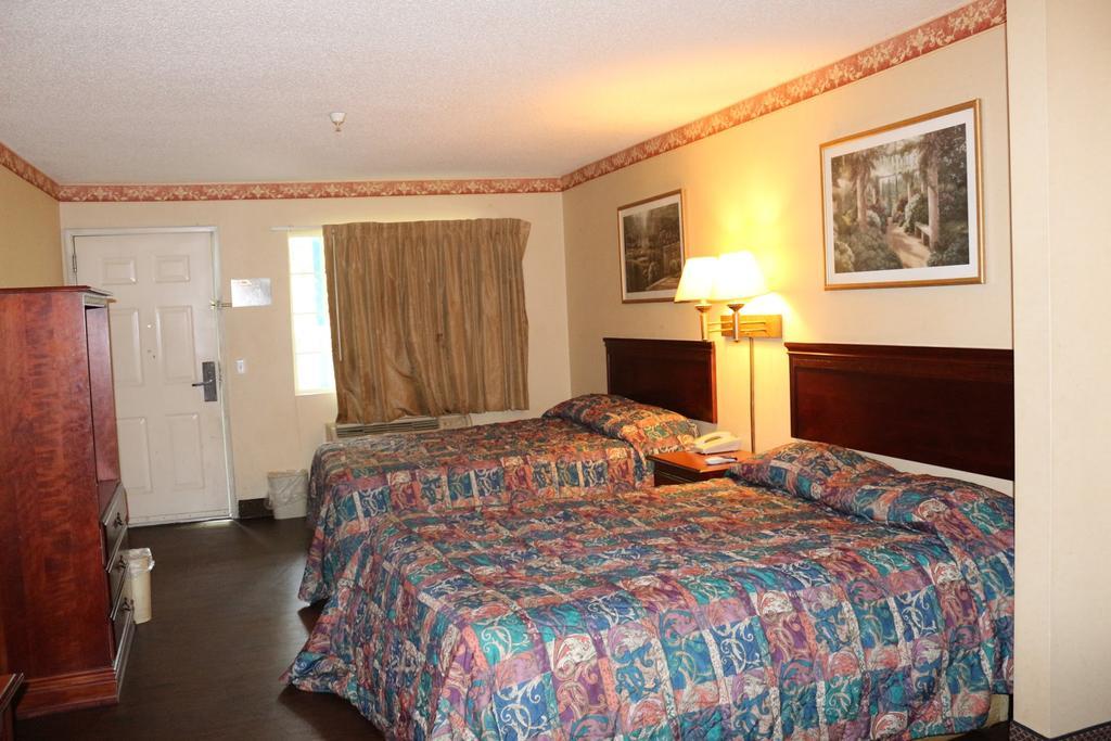 Magnolia Bay Hotel & Suites ジョーンズバラ エクステリア 写真