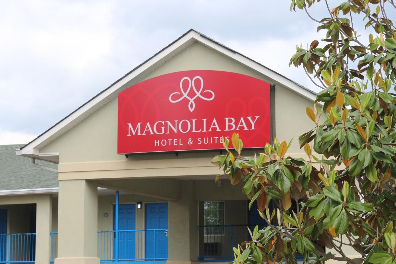 Magnolia Bay Hotel & Suites ジョーンズバラ エクステリア 写真
