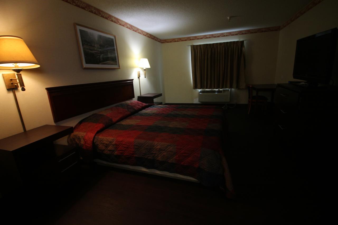 Magnolia Bay Hotel & Suites ジョーンズバラ エクステリア 写真