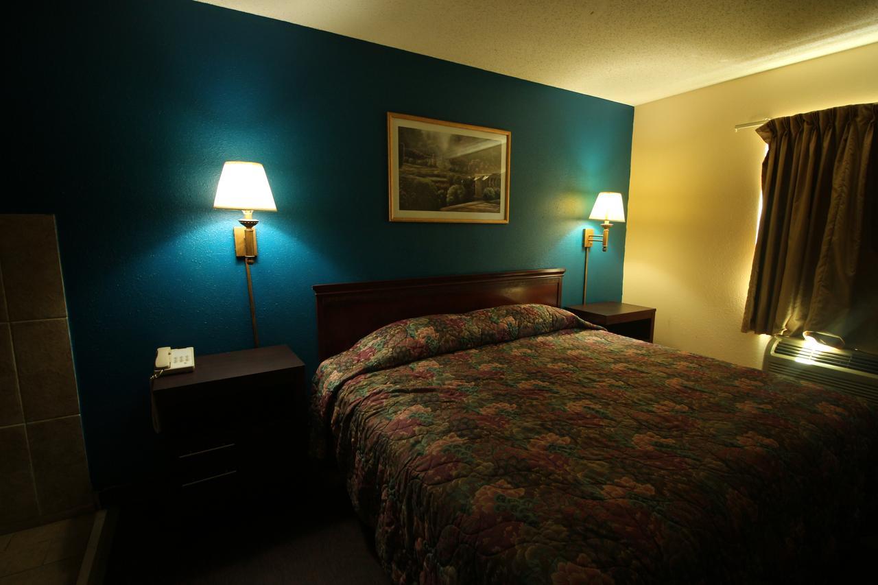 Magnolia Bay Hotel & Suites ジョーンズバラ エクステリア 写真