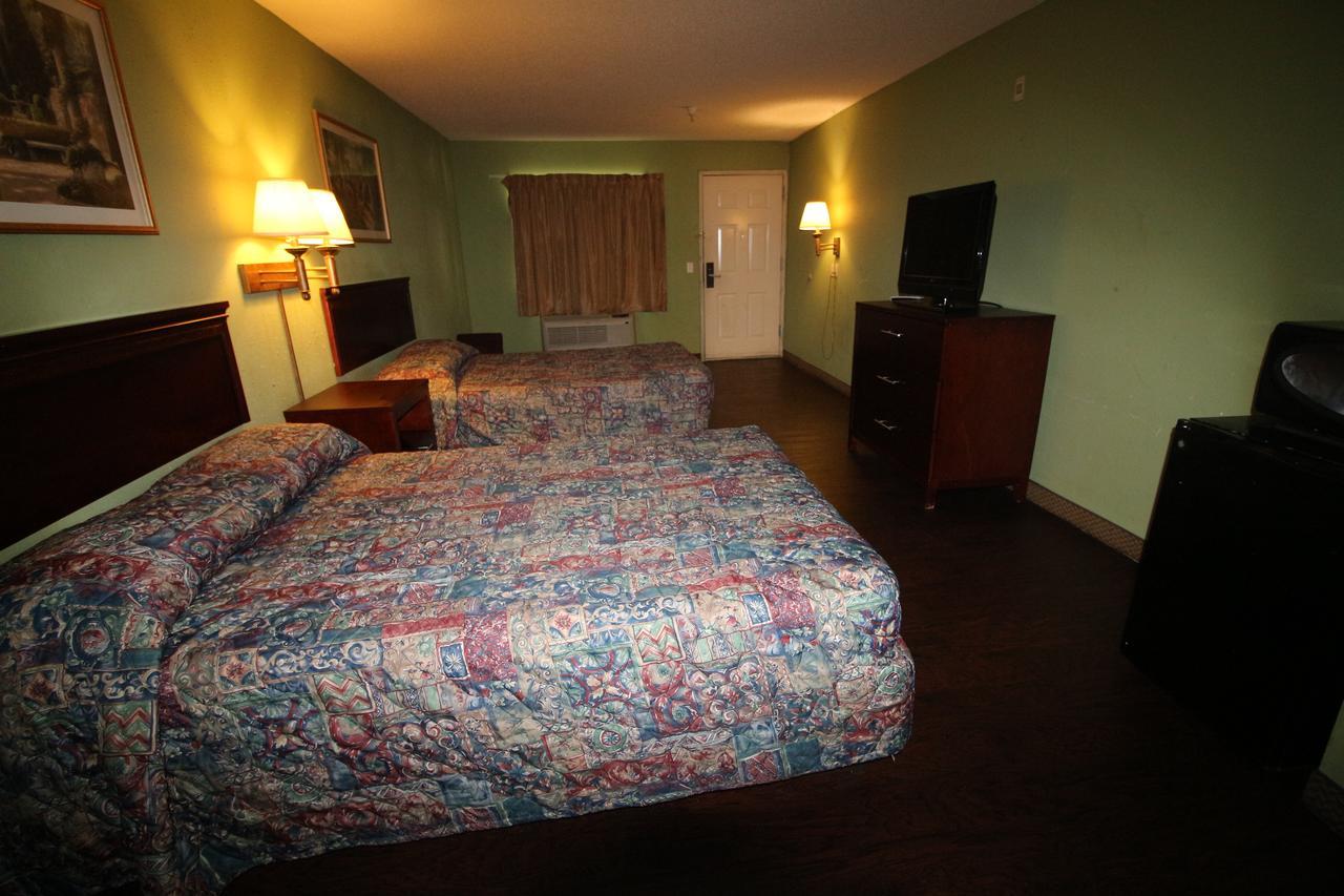 Magnolia Bay Hotel & Suites ジョーンズバラ エクステリア 写真
