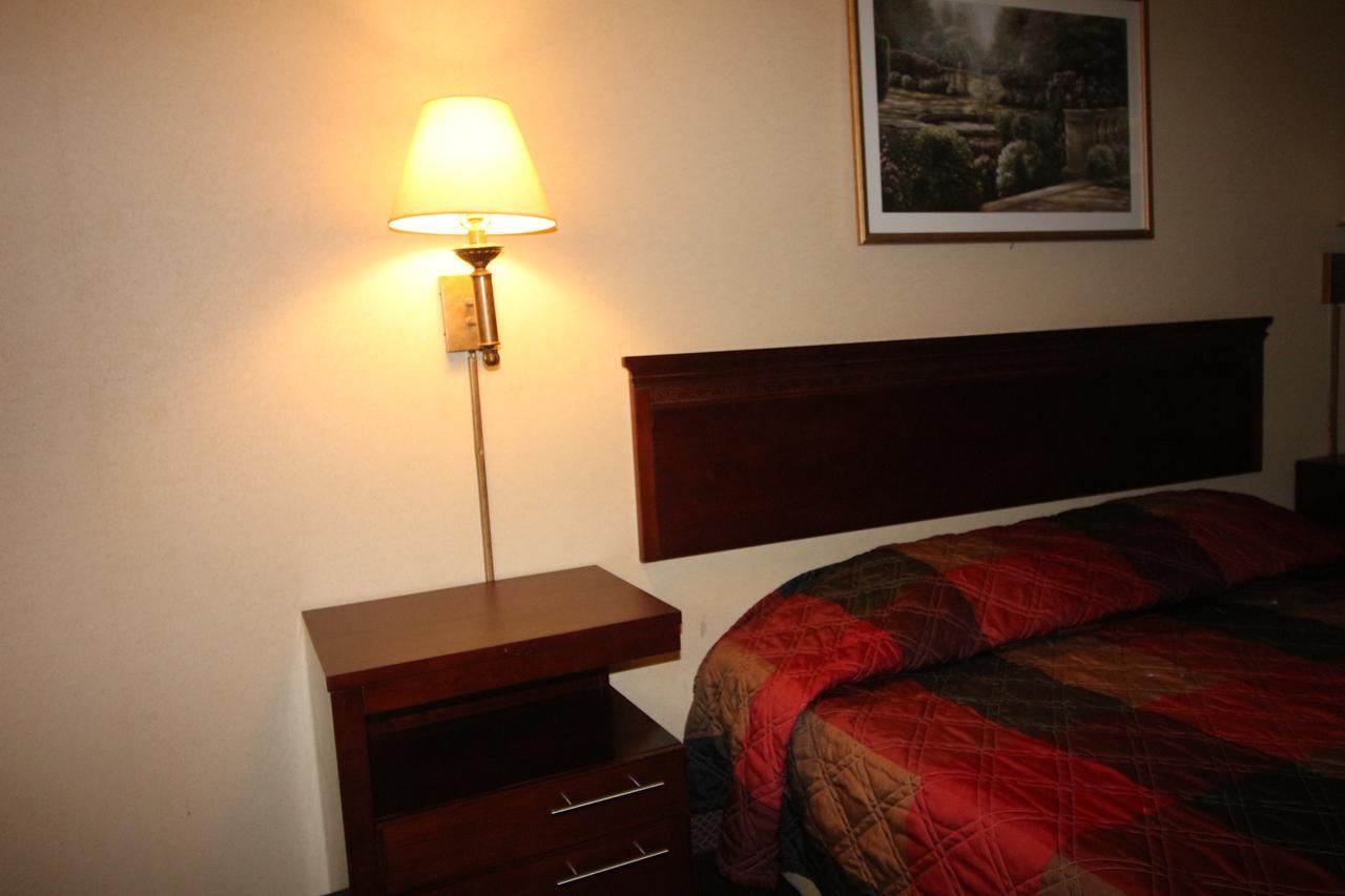 Magnolia Bay Hotel & Suites ジョーンズバラ エクステリア 写真