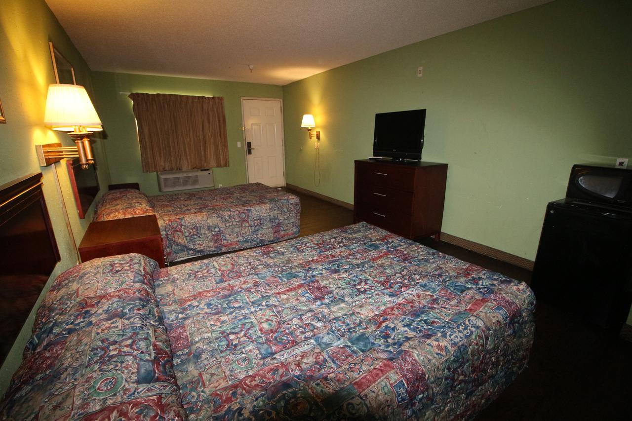 Magnolia Bay Hotel & Suites ジョーンズバラ エクステリア 写真